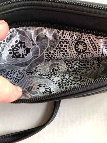 Borsa a mano pochette a tracolla nera IMOSHION con ferramenta color oro e cerniera a catena - Foto 7 di 10