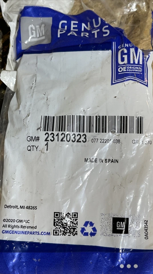 Soporte inferior del radiador GM 10-19 OEM 23120323 Foto 4 de 4