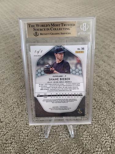 Shane Bieber 2020 Panini Prizm Gold Vinyl 1/1 BGS 9.5 - Bild 2 von 2