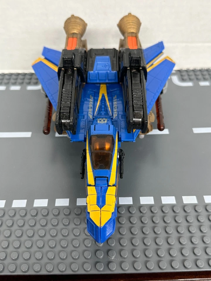 Transformers Universe Voyager Class Autobot Tread Bolt Loose figure - Image 3 of 4