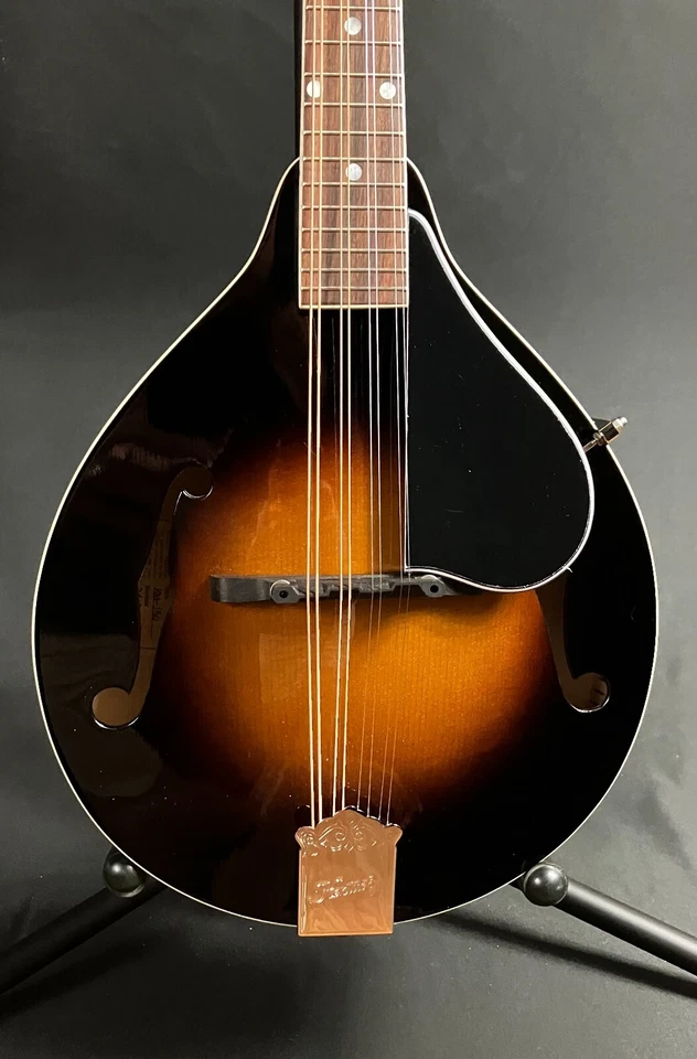Mandolina estilo A estándar Kentucky KM-150 acabado Sunburst vintage con estuche Foto 2 de 4
