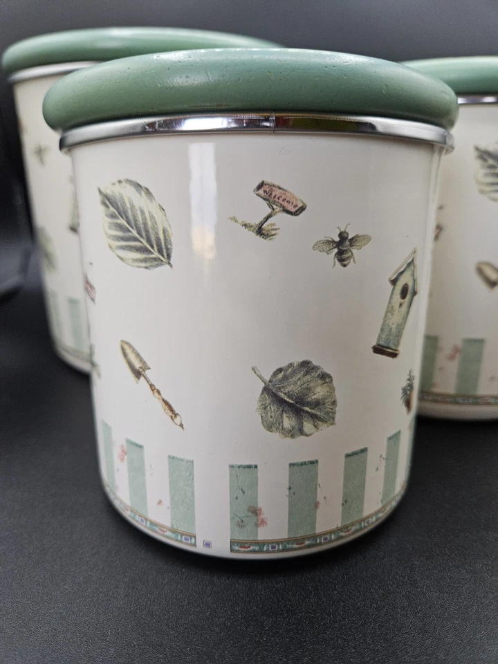 Juego De Colección De 3 Botes Temáticos De Jardín Pfaltzgraff Madera Natural con Tapas De Madera Foto 2 de 4