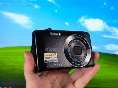 Nikon COOLPIX S3300 16.0MP Digital Camera - Black Fully Working
