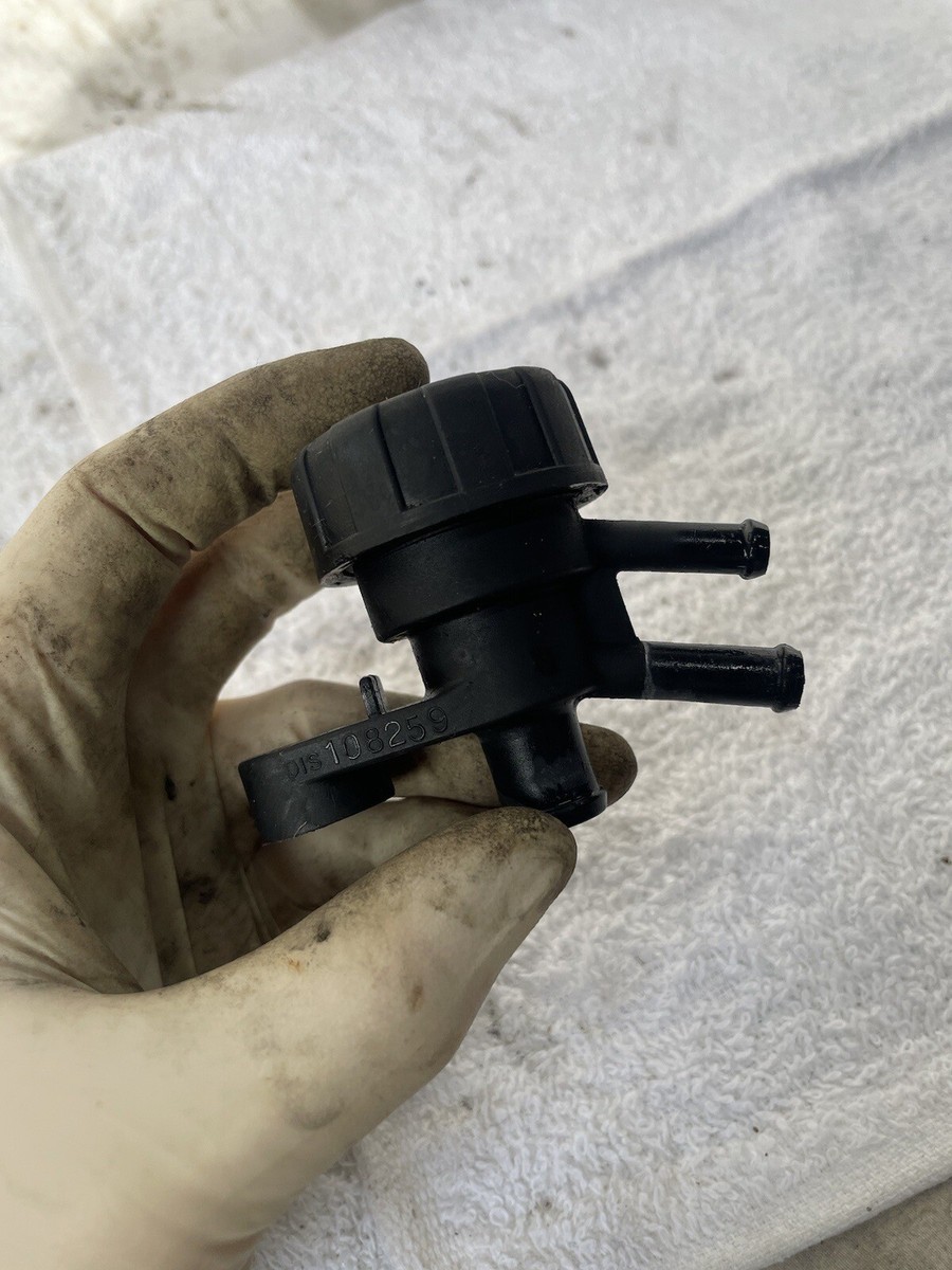 YUU　① 2006-2009 Aprilia Tuono RSV1000 1000 R Radiator Cap Coolant Filler