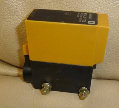 Omron E3A2-10L Photoelectric Sensor Emitter Used
