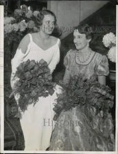 1932 Press Photo Lydia & Marie Swift Make Society Debut, Chicago - afa09318