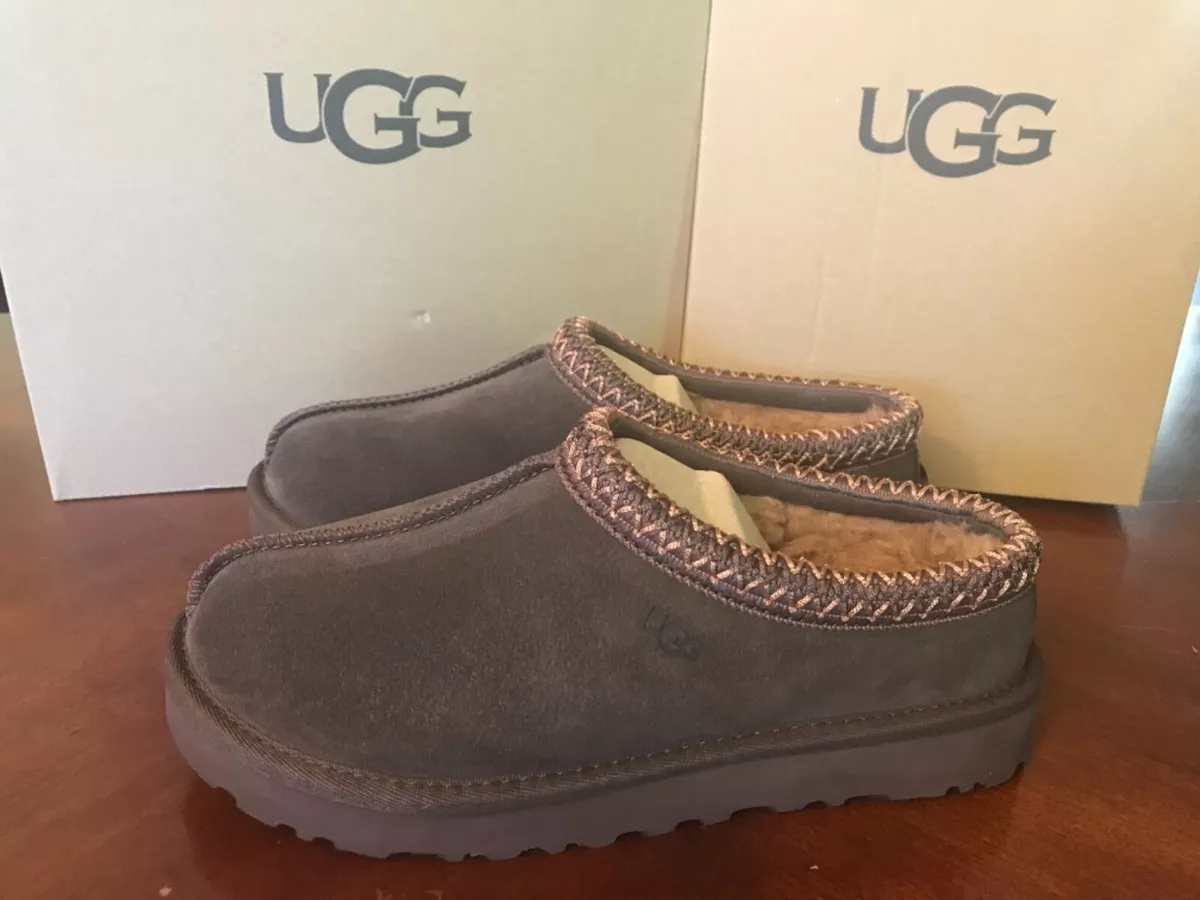 Ugg slippers deals all colors