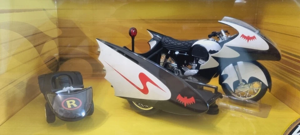 Modellino Batcycle Sidecar 1:12 Batman e Robin 1966 Hot Wheels Limited Edition - Immagine 3 di 4