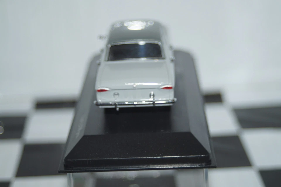 Minichamps Ford Taunus 12M 1963 in grey 1:43 ref 400 086101 - Image 3 of 4