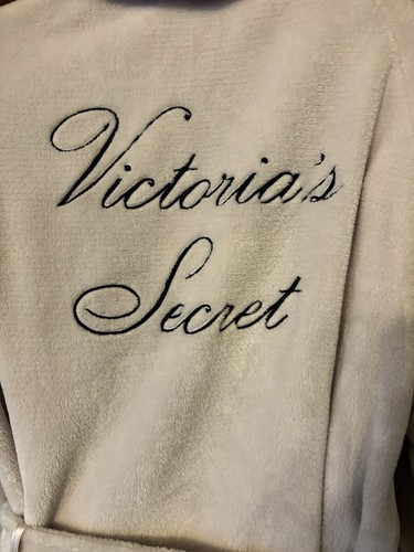 VICTORIA'S SECRET Soft Plush Pale Pink Monogram Logo Cozy Short ROBE Size M/L - Picture 3 of 5
