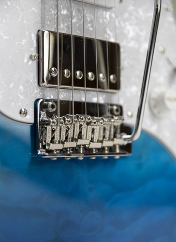 Tagima Stella DW-TBLF-DF/PW E-Gitarre - Transparent Blue - Bild 10 von 11