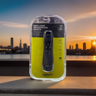Logitech R800 USB Wireless Laser Presentation Remote - 30m/100ft Green Laser