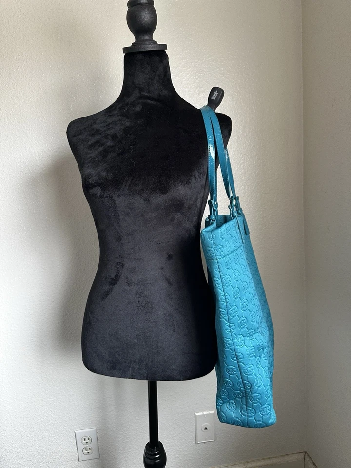 Michael Kors Shoulder Tote | Jet Set Signature Quilted Bag | Teal | Neoprene - Image 2 of 2