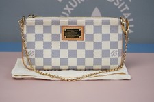 louis vuitton pochette milla mm kariert azur