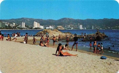 Acapulco Mexico Playa Hornos con los hoteles de lujo al fondo