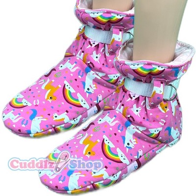 Cuddlz Stiefeletten rosa Regenbogen Einhorn Erwachsenengröße gepolstert abschließbare Riemen