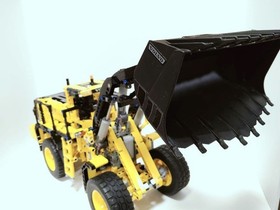LEGO 42030 Volvo L350F Wheel Loader Technic Licensed 2014 without Box