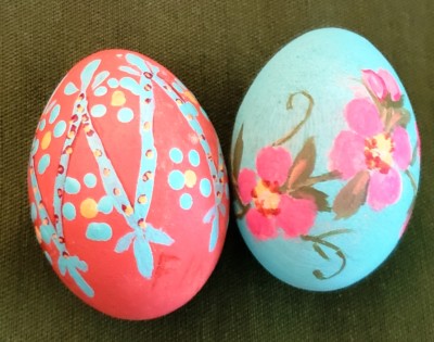 Nice Pair of Mini 1.5'' Decorative Eggs