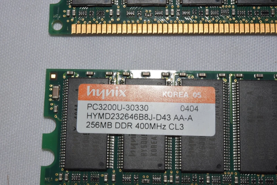 2x256MB (512MB TOTAL) HYNIX HYMD232646D8J-D43 PC3200U-30330 DDR CL3 DDR RAM Foto 3 de 4