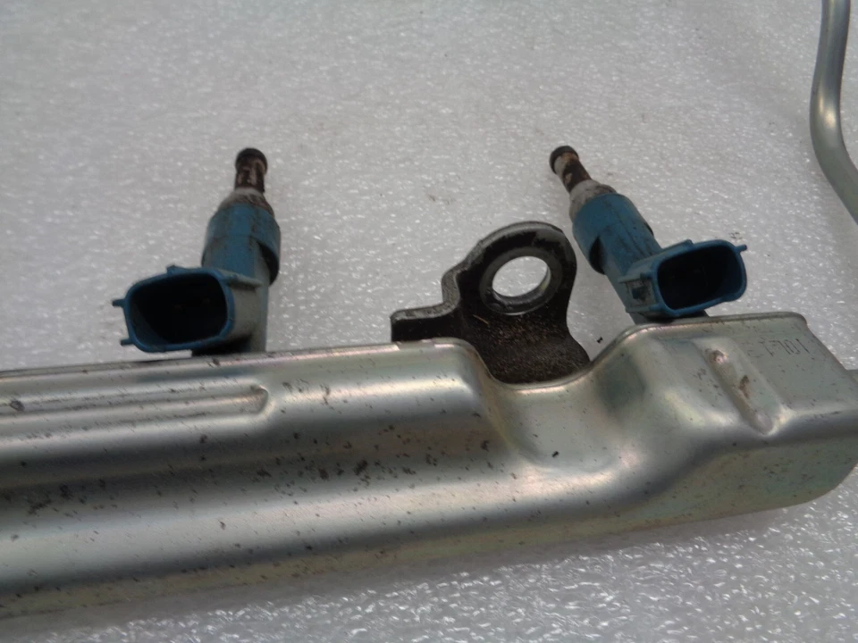 Toyota Prius 2010-2011 riel de combustible con inyectores 23250-37020 OEM AK2102102 Foto 4 de 4