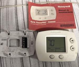 Honeywell FocusPRO TH5000 Series  TH5320U1001 Thermostat (non-programmable)
