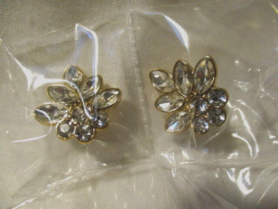 AVON Floral Cluster Stud Earrings Goldtone 1 1/4'' L Faux Stones & Rhinestones