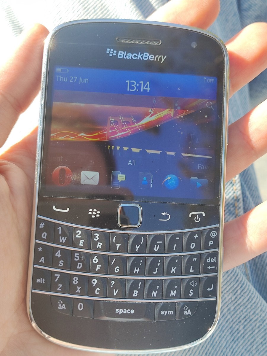 BlackBerry Bold 9900 - 8GB - Black (Unlocked) Smartphone