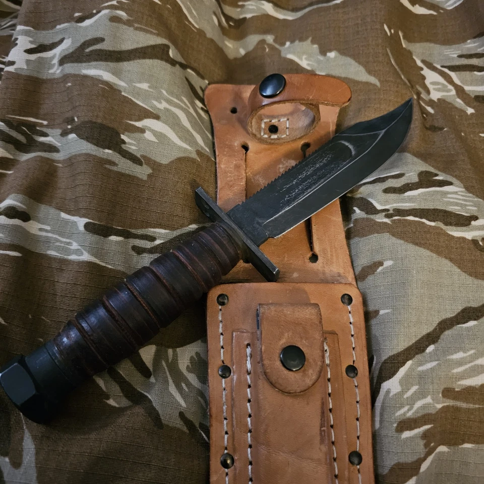 Cuchillo Piloto EE. UU. 5 pulgadas Vintage Camillus NY 1984 Fecha. Hecho en USA con funda Foto 4 de 4