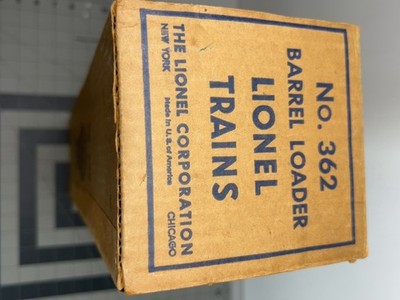 Lionel No. 362 Barrel Loader Model Train Accessory with Original Box