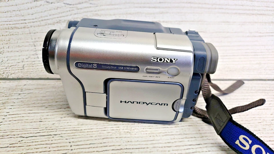 Sony Handycam DCR-TRV260 Digital8 Camcorder Bundle New Battery & Charger - Image 2 of 4