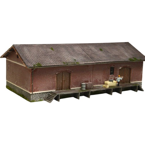 Diorama H0/1:87 Kibri Gebäude Güterschuppen Lagerhaus mit Laderampe patiniert