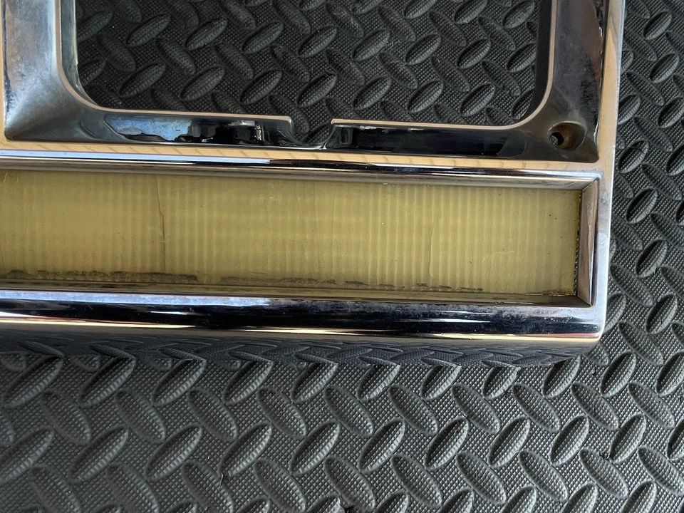 Bisel de puerta de faro delantero lado izquierdo Chrysler New Yorker 5th Avenue 1982-1989 Foto 4 de 4