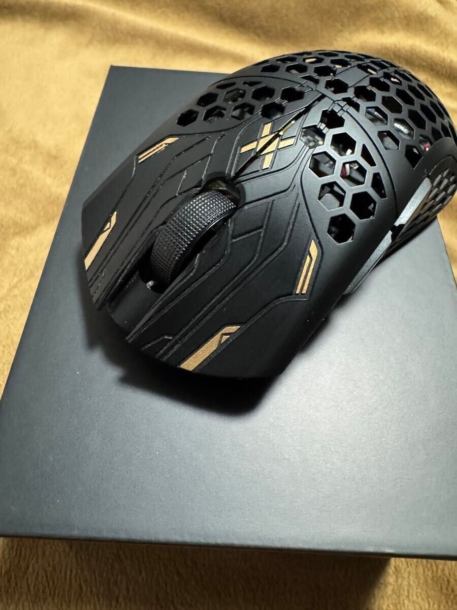 finalmouse UltralightX Guardian 楽しむ Lion 【M】 finalmouse UltralightX Guardian 楽しむ Lion 【M】
