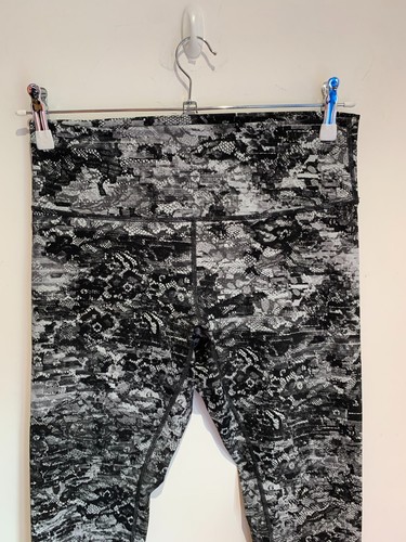 Leggings de gimnasio Lululemon 25" EE. UU. 12 REINO UNIDO 14 EN MUY BUENA CONDICIÓN 7/8 longitud entrenamiento encaje estampado patrón - Imagen 2 de 8