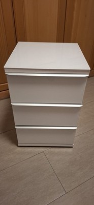 2 weiße Nachttische neuwertig 