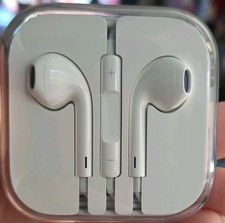 Apple EarPods In-Ear Headphones White Wired 3.5mm Jack Mic Volume Control