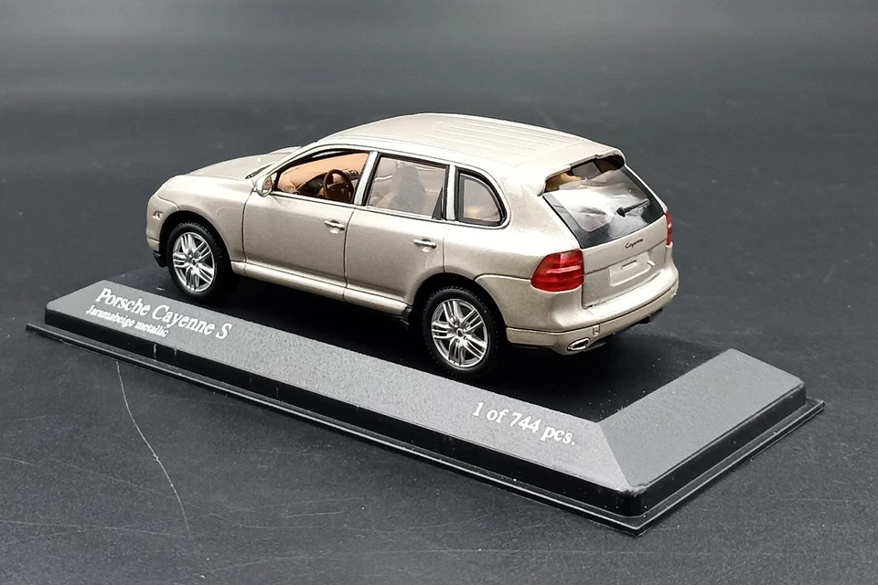 1:43 Porsche Cayenne S Beige Metallic Minichamps - Immagine 4 di 4