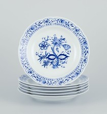 Kahla, Germania. Set di sei piatti profondi in porcellana. Decorazione a cipo...