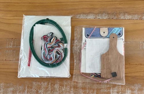 Juego De 2 Kits De Punto de Cruz De Colección NOS Feliz Navidad Cisne, Tabla de Pan de Bienvenida - Imagen 2 de 6