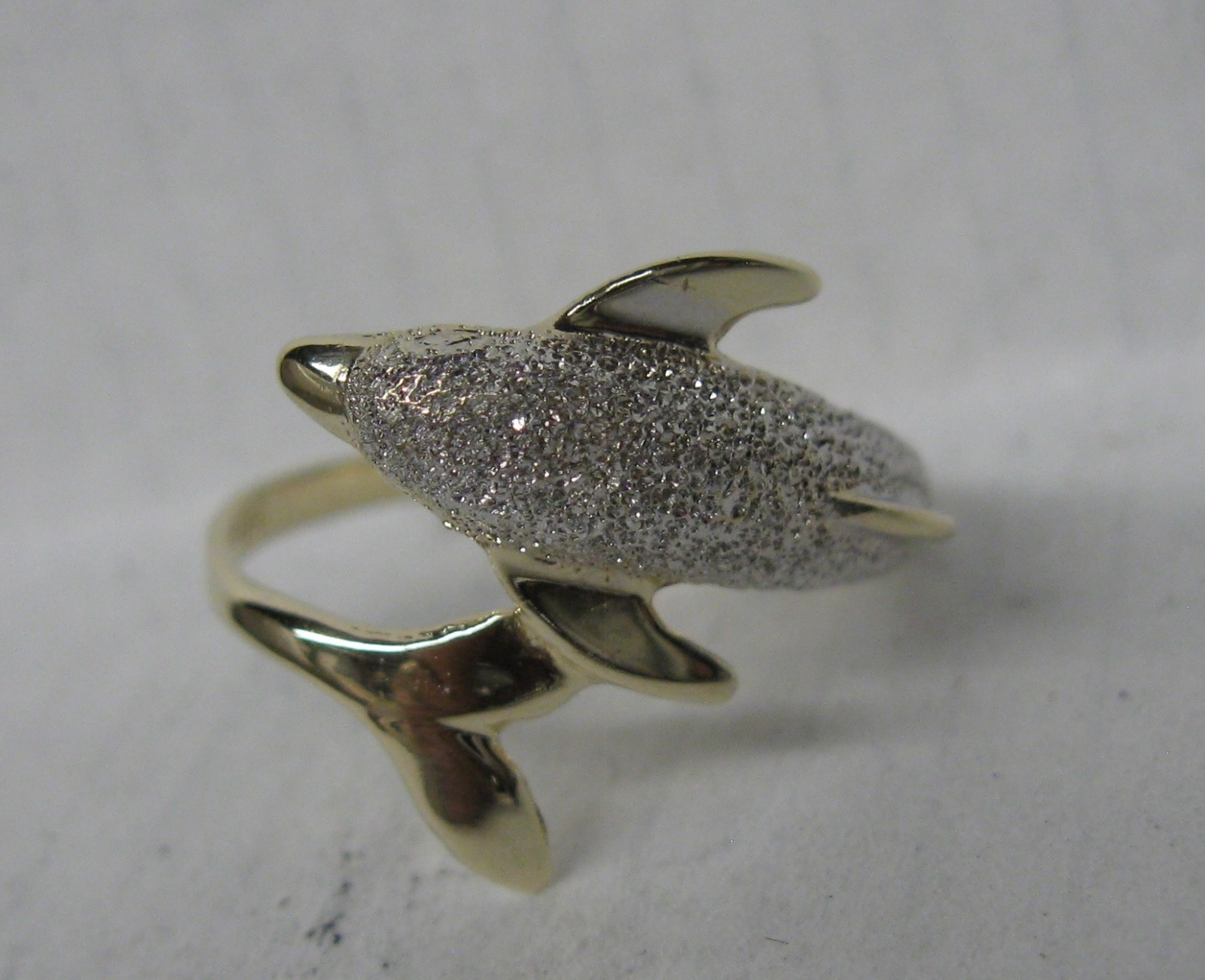 14K SOLID GOLD DOLPHIN RING WITH SPARKLY LASER FI… - image 1