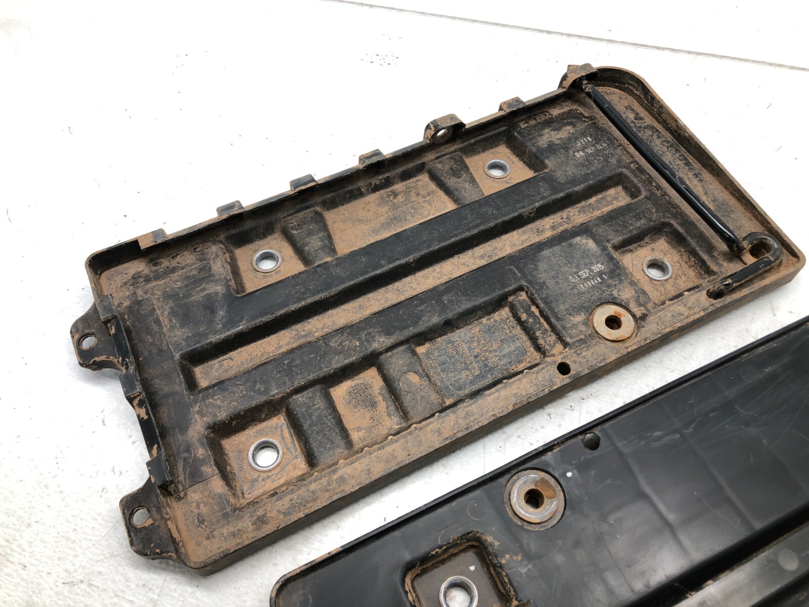 2014-2019 BENTLEY FLYING SPUR REAR BATTERY TRAY BOX SUPPORT BRACKET OEM