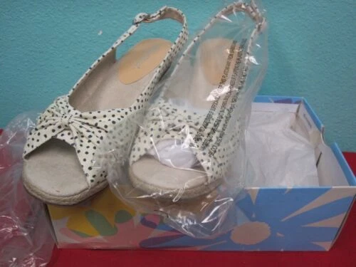 Sandálias femininas Easy Street wedge bolinhas