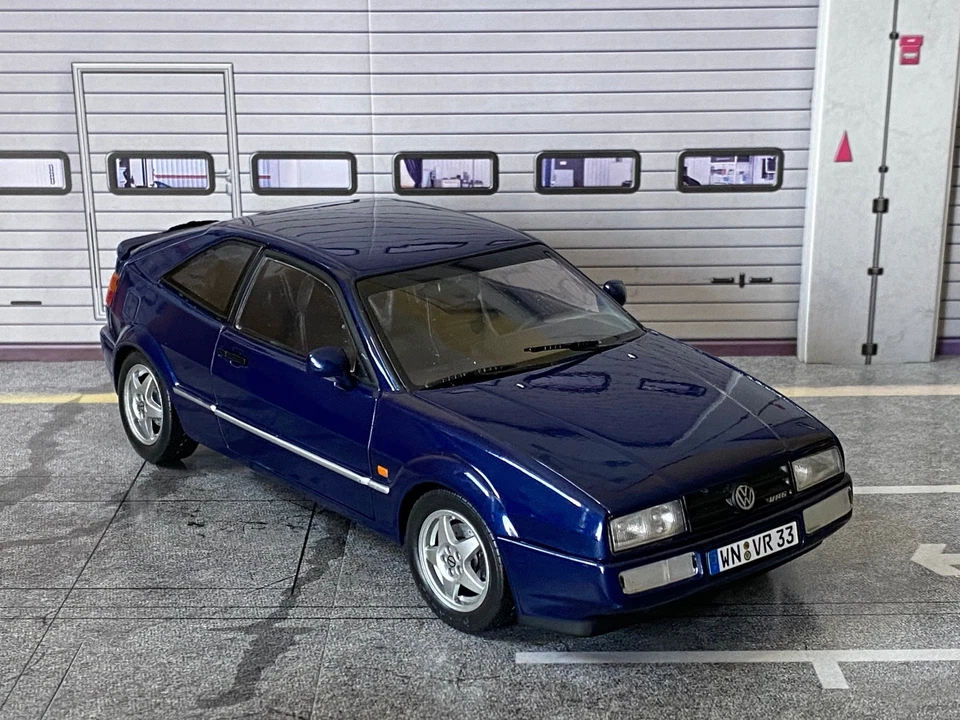 VW Corrado VR6 Blau Revell Limited Edition gebraucht mit Mängeln 1:18 - Bild 3 von 4
