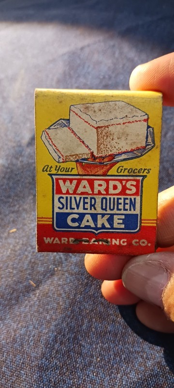 WARD'S BREAD AND CAKES ADVERTISEMENT  1960S...UNSTRUCK MATCHBOOK