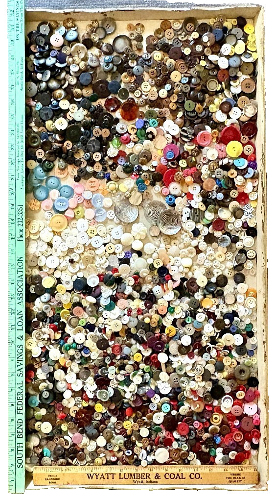 Charming Huge Lot 9+ lbs of Mixed Vintage Buttons for crafts  MOP SETS CARDS