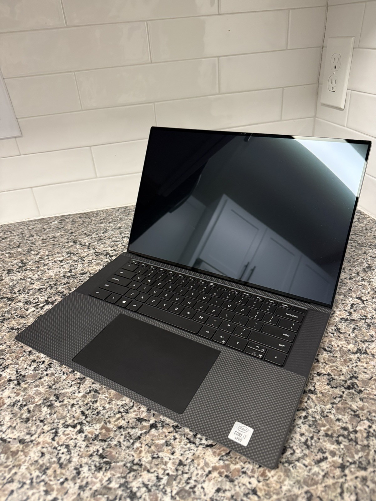 Dell Precision 5550, 15-Inch Laptop, with Intel Core i7 10th Gen., 512 GB SSD (Solid State Drive), Windows 11 Pro