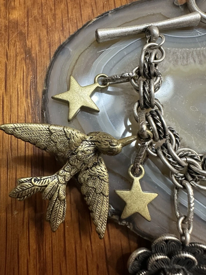 "Brazalete con dije de estrellas cruz de pájaro de 7,5"" multitono LUCKY BRAND con amatista real" Foto 2 de 4