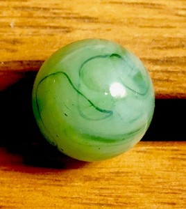 Vintage-Marble-Alley-Champion-Heaton-Transparent-Swirl-With-GREEN-Horsehair-56