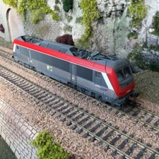 BB 36005 locomotive delivered red and grey SNCF, EP V digital son-HO 1/87-JOUEF H