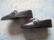 BARBIE DOLL / PAIR OF SHOES: BOOTS, PUMPS ....... (2322)